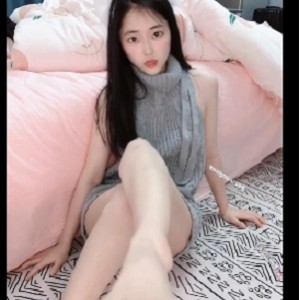 网红芋喵喵：JK服装与毛衣魅力，高颜值女神可爱冷艳性感视频